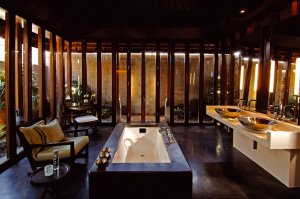 luxus badewanne im bulgari hotel und resort in bali indonesien