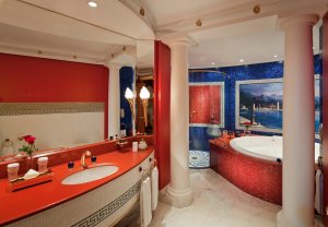 modernes und grosses badezimmer einer suite im Burj al Arab in dubai