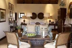 gemütliches schlafzimmer im bushmans kloof in afrika südafrika clanwilliam