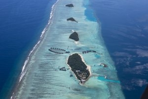Vogelperspektive über das Maalifushi by Como, Thaa Atoll, Malediven