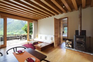 großer Wohnbereich einer One Bedroom Villa im Uma by COMO Resort Punakha, Bhutan 