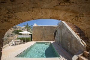 privater Pool der El Cabo Zimmer inmitten der Luxus Festung Mallorca Cap Rocat Spanien