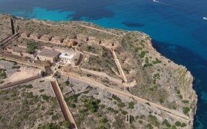 Überblick von oben auf die Luxus Festung Mallorca Cap Rocat Spanien