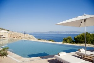 Designer Pool der Luxus Festung Mallorca Cap Rocat Spanien