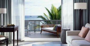 grosses wohnzimmer einer suite im hotel carlisle bay luxus resort in antigua karibik