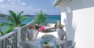 wunderschöne terrasse einer suite im hotel carlisle bay luxus resort in antigua karibik