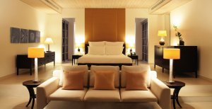 wunderschönes schlafzimmer einer suite im hotel carlisle bay luxus resort in antigua karibik