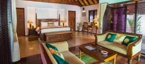 wunderschönes luxuriöses Schlafzimmer einer Punag Pool Villa, Carnoustie Ayurveda & Wellness Resort, Kerala, Indien