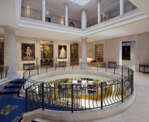 elegante lobby im castillo son vida hotel auf mallorca balearen in spanien