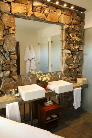 modernes badezimmer in der cavas wine lodge relais und chateaux in mendoza argentinien südamerika