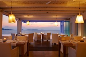 romantisches restaurant im cavo tagoo auf mykonos griechenland