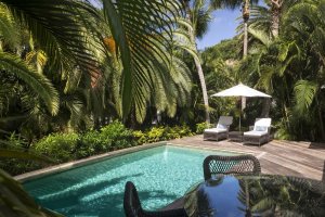 luxus pool mit tropischen garten im cheval blanc st. barth isle de france resort karibik
