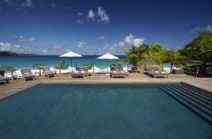 traumhafter luxus pool im Cheval Blanc St. Barth Isle de France resort karibik