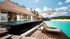 Terrasse einer Water Villa des Cheval Blanc Randheli, Noonu Atoll, Malediven