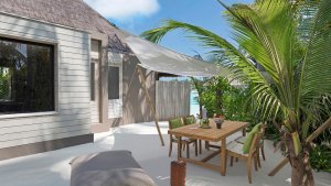 ausspannen umringt von herrlichem Grün in einer Garden Villa des Cheval Blanc Randheli, Noonu Atoll, Malediven