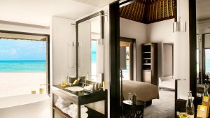 luxuriöses Badezimmer einer Garden Villa im Cheval Blanc Randheli, Noonu Atoll, Malediven