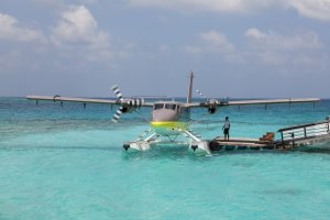 mit dem Wasserflugzeug kommen sie an im Cheval Blanc Randheli, Noonu Atoll, Malediven
