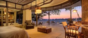 luxus villa mit terrasse und traumausblick auf den luangawa fluss im chinzombo camp in luangwa valley sambia afrika