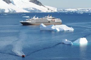 traumhafte route auf dem luxus kreuzfahrtschiff in der antarktis von compagnie du ponant