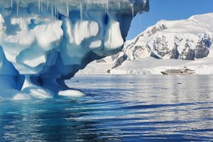 beeindruckende natur auf dem luxus kreuzfahrtschiff in der antarktis von compagnie du ponant