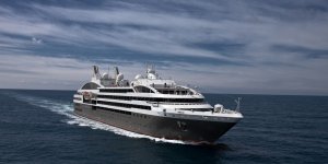 kleines luxus kreuzfahrtschiff in der antarktis von compagnie du ponant