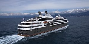 luxus kreuzfahrtschiff in der antarktis von compagnie du ponant