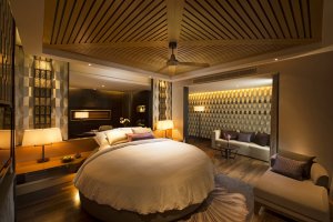 modernes bett in einer luxus villa im conrad resort koh samui thailand asien