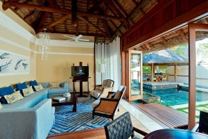 entspannen im luxurioesen wohnbereich einer pool villa des Constance Belle Mare Plage, mauritius 