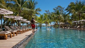 grosser pool im constance le prince maurice luxus resort auf mauritius indischer ozean
