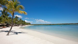 weisser traumstrand auf mauritius im constance le prince maurice luxus resort