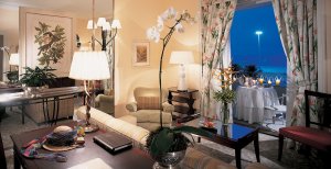 romantisches wohnzimmer der suite im copacabana palace in lateinamerika brasilien rio de janeiro 