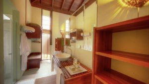 exklusives badezimmer eines bungalow der cristalino lodge, amazonas, brasilien 