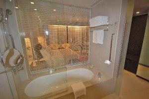 exklusives Badezimmer im Crowne Plaza Hotel Abu Dhabi
