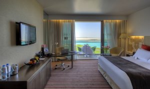 Deluxe King Zimmer im Crowne Plaza Hotel Abu Dhabi 
