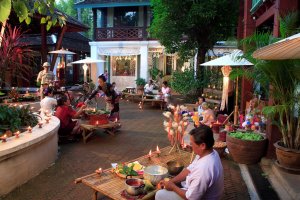 kleines dorf mit einkaufgelegenheiten im dhara dhevi in chiang mai thailand