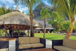 malerische terrasse einer villa im beachcomber dinarobin golf & spa resort auf mauritius