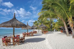 wunderschönes restaurant direkt am meer im beachcomber dinarobin golf & spa auf mauritius