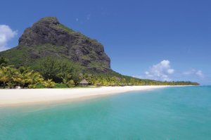 weisser traumstrand und türkises meer im beachomber dinarobin golf & spa auf mauritius