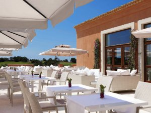 Italien Sizilien Donnafugata Golf & Spa Resort Restaurant Golf Club House 19th Hole mit wunderschöner terrasse und gutem essen