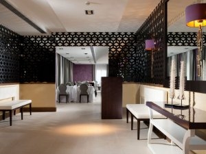 Italien Sizilien Donnafugata Golf & Spa Resort Restaurant Il Carrubo Eingangangsbereich in das moderne und hervorragende resuaurant