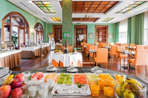 Spanien Fuerteventura Elba Palace & Golf Resort  Buffetrestaurant Cafeteria  mit reichhaltigem gesundem Fruehstueck