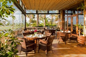 Spanien Fuerteventura Elba Palace & Golf Resort sonnendurchflutete Terrasse der Cafeteria