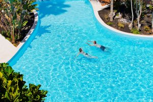 Spanien Fuerteventura Elba Palace & Golf Resort  grosszuegige poollandschaft mit platz zum schwimmen