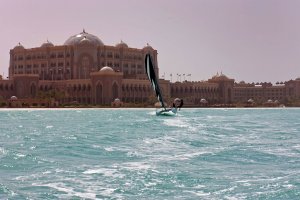 blaues meer und strand im Kempinski Emirates Palace in abu dhabi