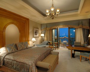 nobel zimmer mit ausblick im Kempinski Emirates Palace in abu dhabi