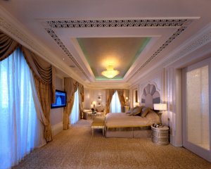 edles schlafzimmer einer suite im Kempinski Emirates Palace in abu dhabi
