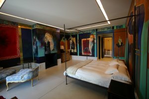 stilvolles schlafzimmer einer suite in der luxus estancia vik in jose ignacio uruguay lateinamerika
