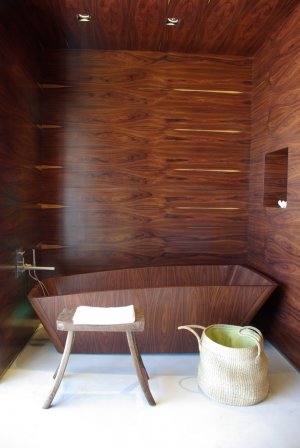 holzbadewanne einer luxus suite in der estancia vik in jose ignacio uruguay lateinamerika