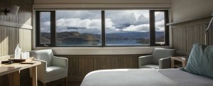traumhaftes schlafzimmer im luxus expeditions hotel explora patagonia in patagonien chile