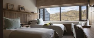 grosses schlafzimmer im luxus expeditions hotel explora patagonia in patagonien chile